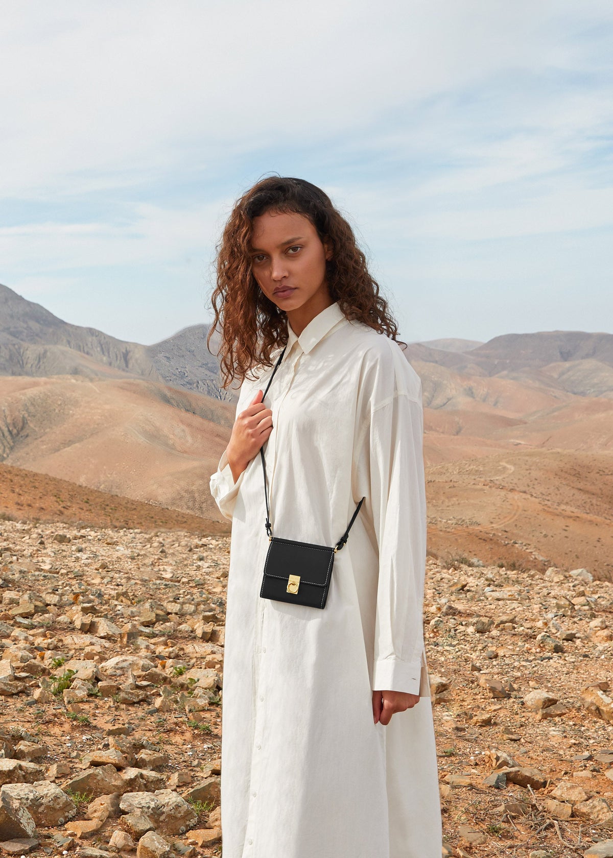 Crossbody Portemonnaie Numéro Sept - Schwarz Glattes Leder